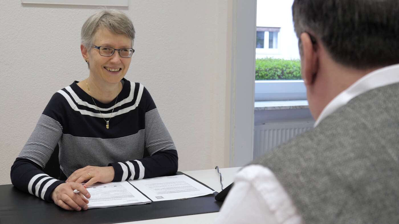 Eine Beraterin der EUTB® in einem persönlichen Gespräch.